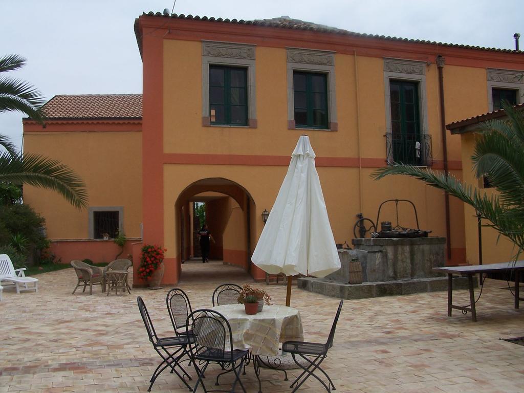 Casale Romano Resort E Relais Motta Camastra Luaran gambar